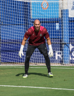 ADULT GOALKEEPER TRAINING... 2