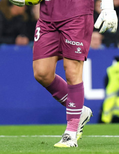 BURDEOS JUNIOR GOALKEEPER...