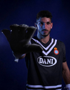 BLACK GOALKEEPER KIT 25/26