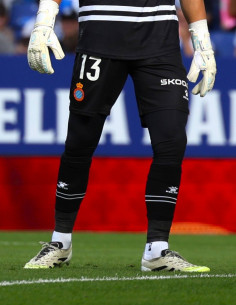 BLACK JUNIOR GOALKEEPER...