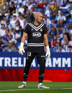 BLACK JUNIOR GOALKEEPER... 2