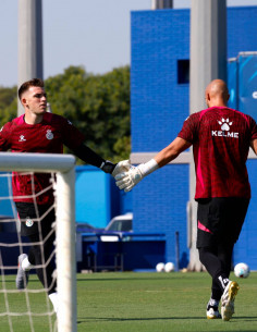 ADULT GOALKEEPER TRAINING... 2