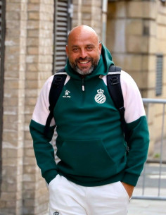 TECHNICAL TRAVEL SWEATSHIRT...